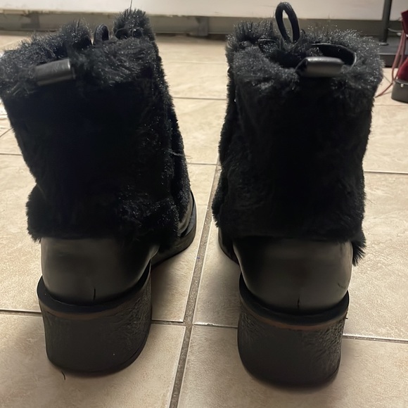 Black leather and faux fur - Picture 2 of 4